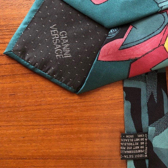 Tie by Gianni Versace Pure silk .. NWOT Italy Made! - Picture 2 of 3